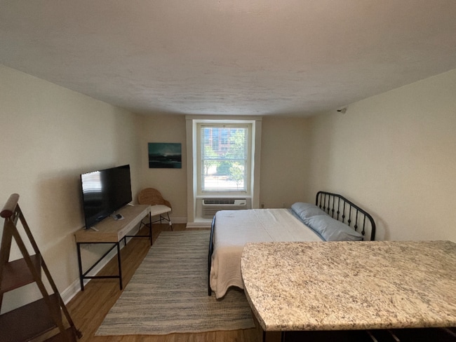 Building Photo - 224 E Garden St