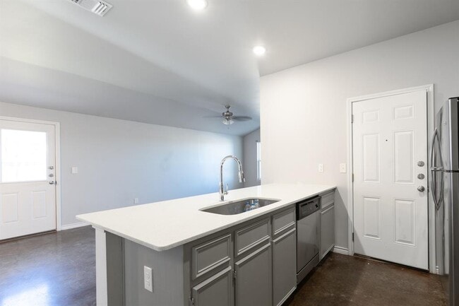 Photo - 208 Lowes Blvd