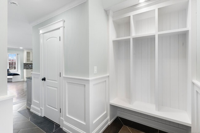 Photo - 864 Baldwin St