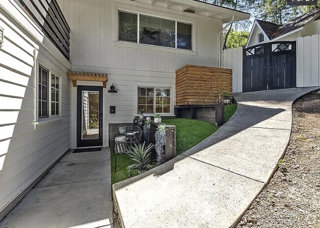 Building Photo - 3417 Goyak Dr Rental