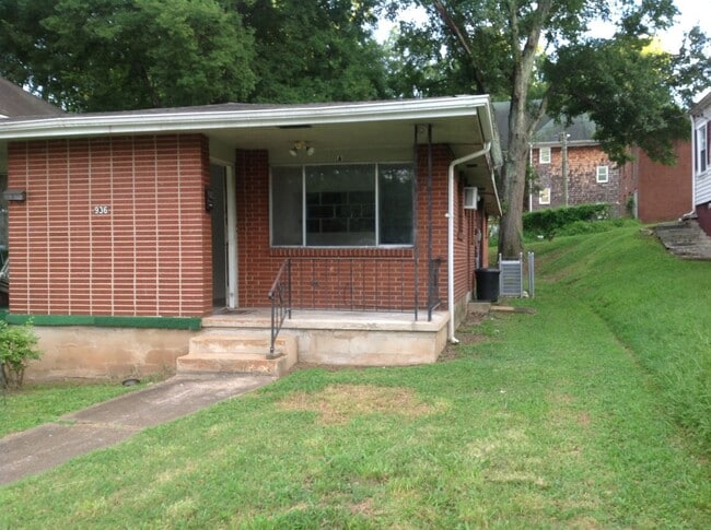 Building Photo - Duplex walking distance to UTC! Unit 1