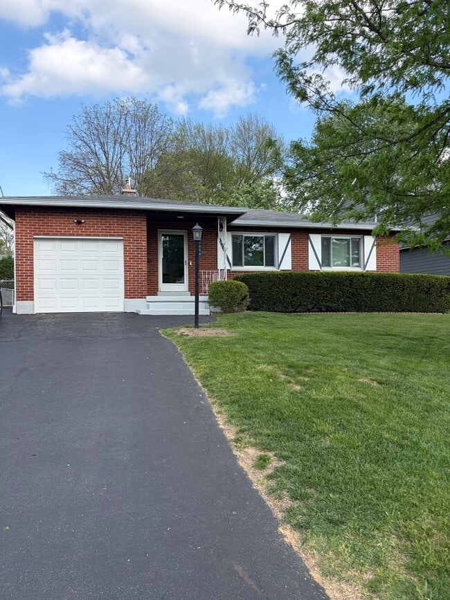 Building Photo - 7252 Thomas Dr