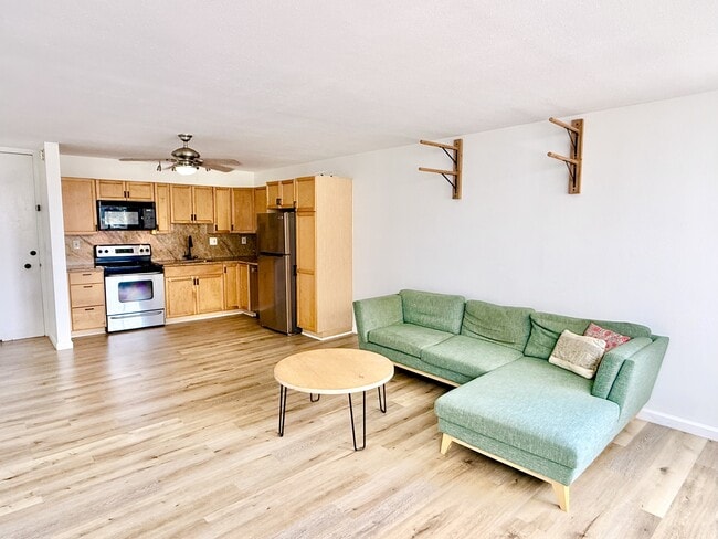 Building Photo - 1617 Clark St