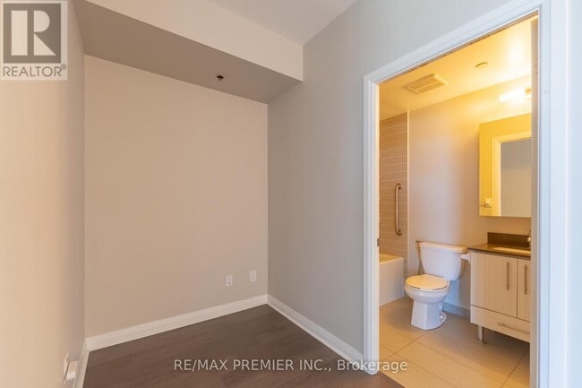 Photo - 55 Oneida Crescent Unit 1401