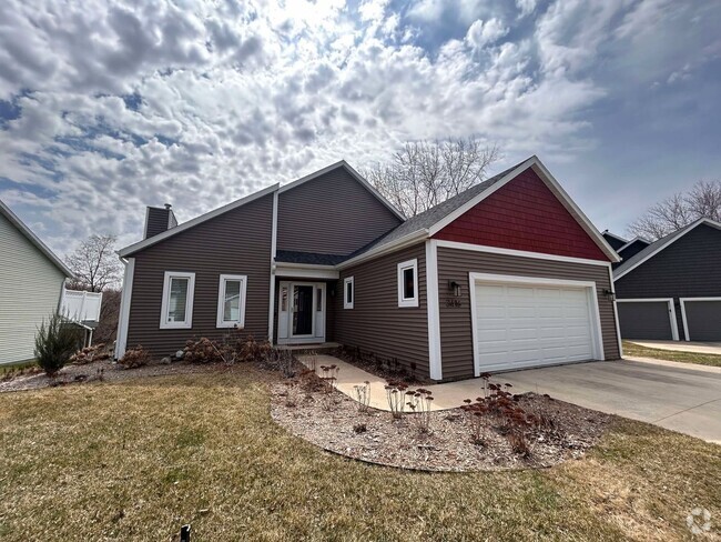 Building Photo - Luxury Lakeside Living – 3 Bed, 2.5 Bath H... Rental