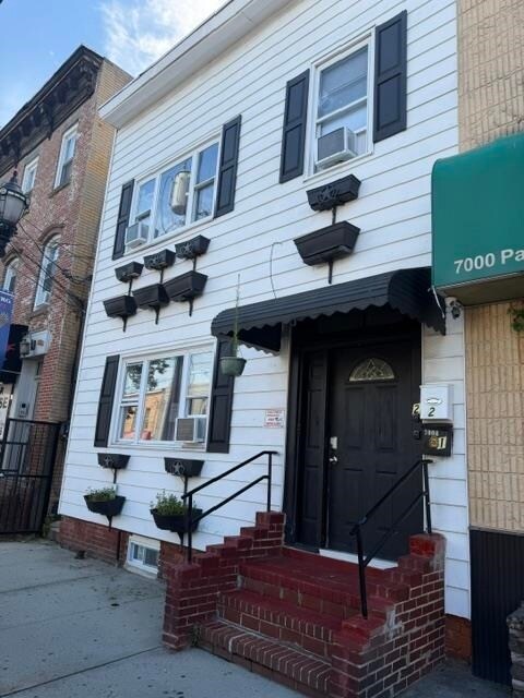 7004 Park Ave