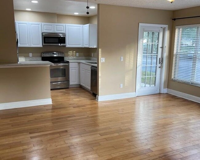 Photo - 5424 E Michigan St