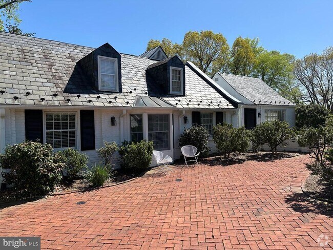 Building Photo - 11 Chatham Heights Rd Rental