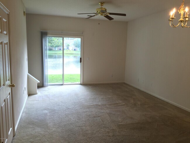 894 Scrub Jay Dr