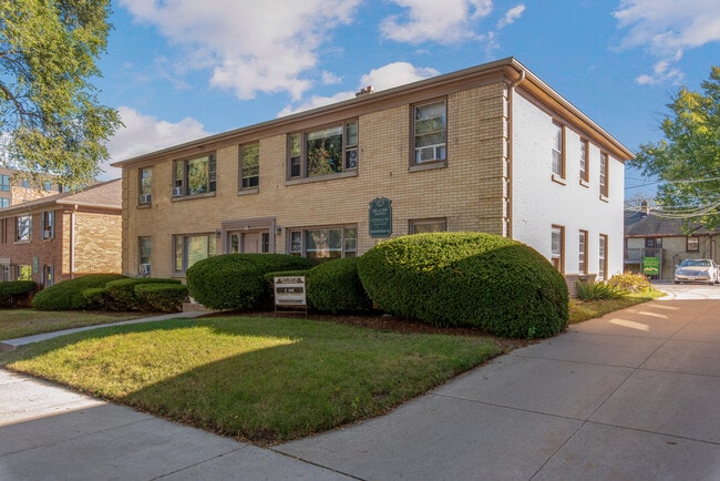 Photo - 608 N 90th St