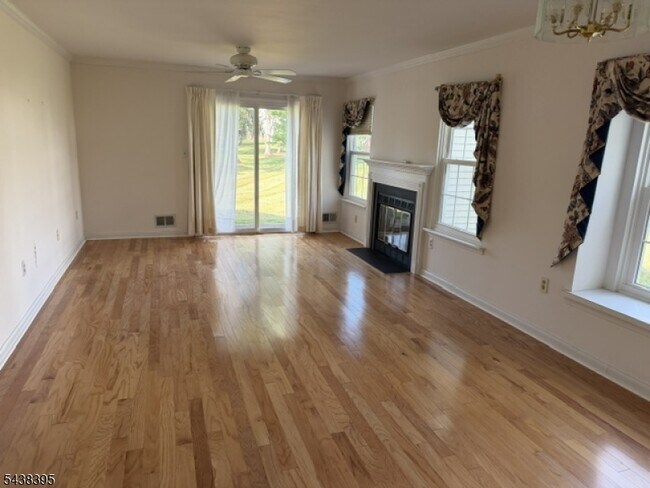 Photo - 123 Winchester Way