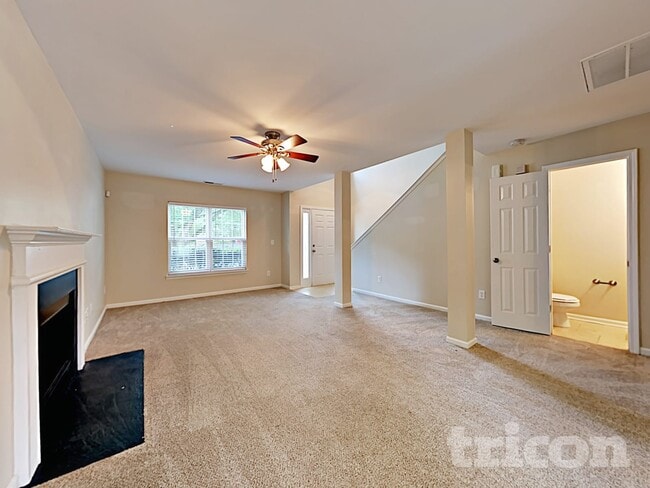 Photo - 5415 Kiev Dr