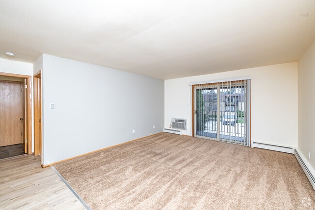 1BR, 1BA - 750SF - Living Room
