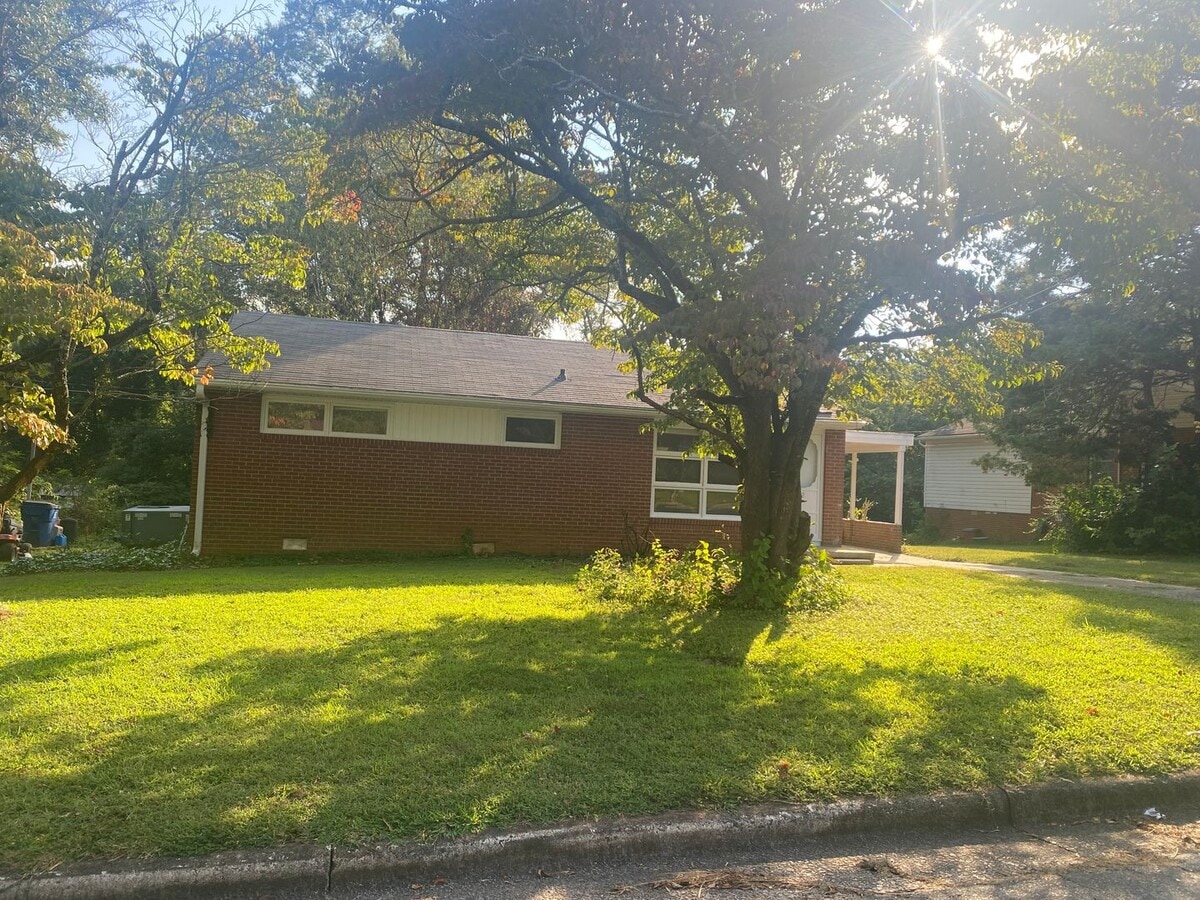 Photo - 502 Doggett Dr