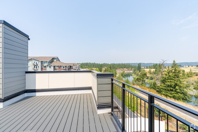 2BR, 2BA - 1250SF - Rooftop