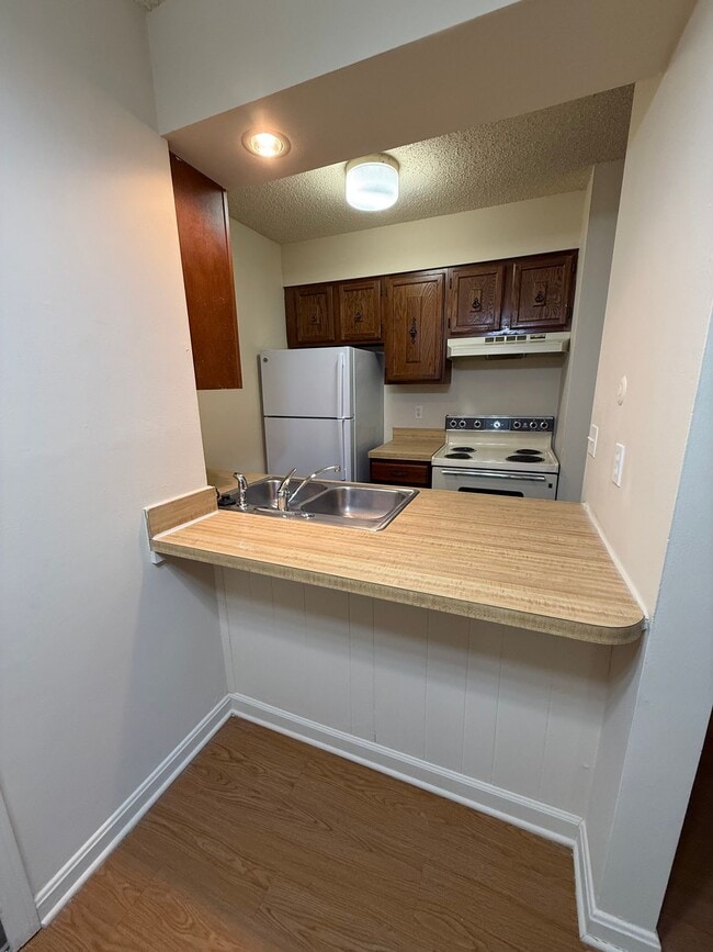 Building Photo - Laundry Ready & Pet Friendly – Cozy 2BR | ... Unit 5078