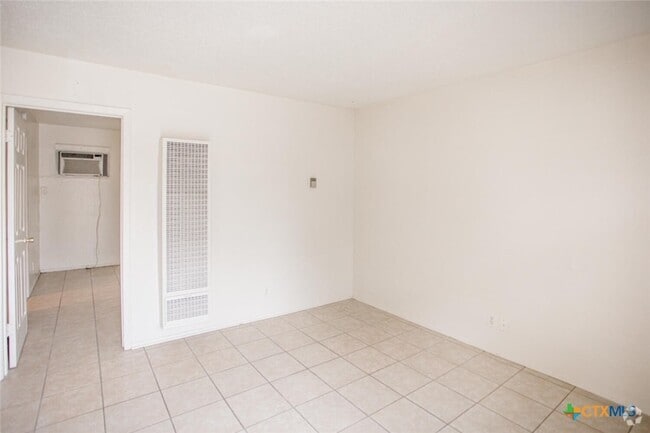 Building Photo - 1239 N LBJ Dr Unit E Rental