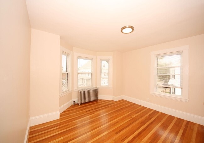 Photo - large 4 bed in Waltham