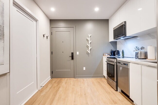 Photo - 742 Rue William Unit FL1-ID1254790P