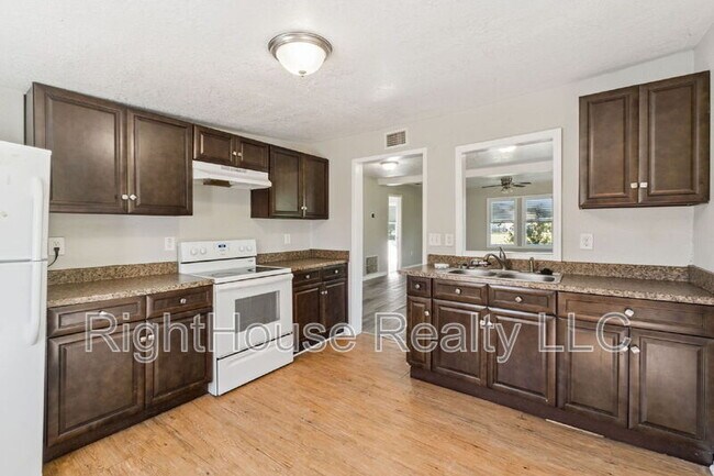 Photo - 40542 W 3rd Ave