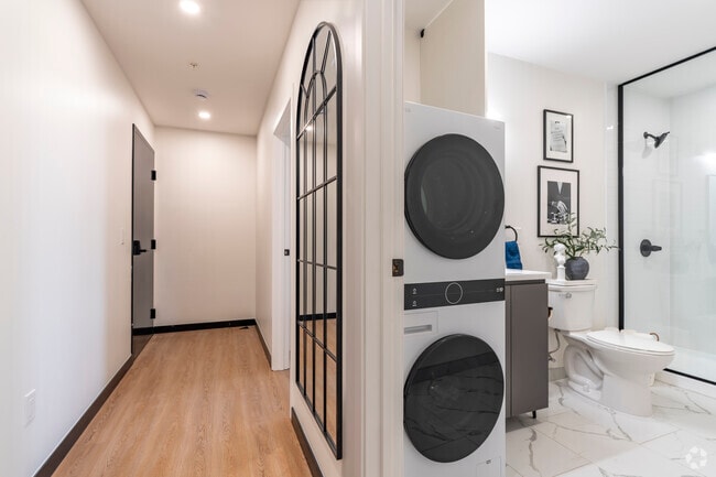 1BR, 1BA - 605SF - Bathroom/Laundry