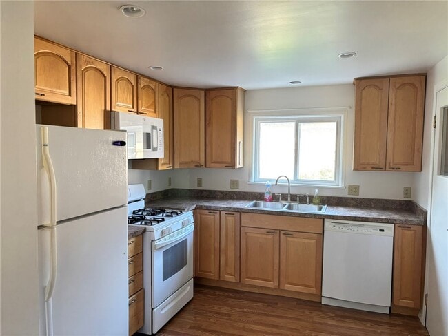 Photo - 2096 Norton St