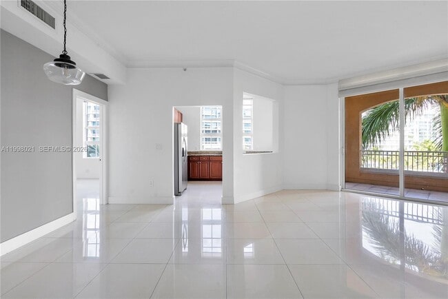 Photo - 3001 NE 185th St