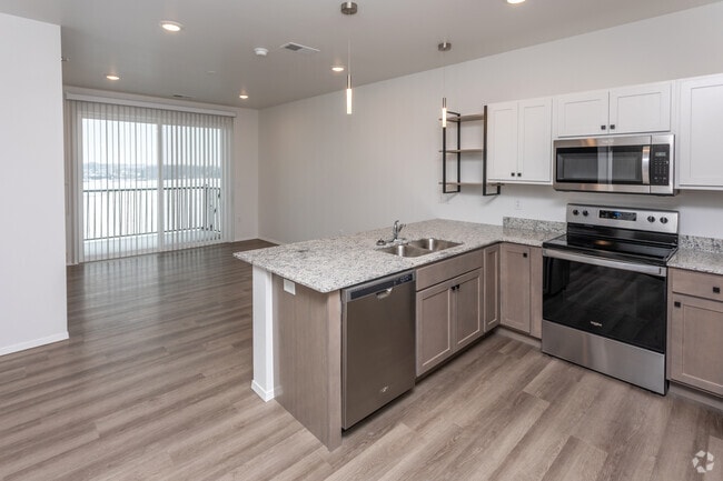 2BR, 2BA - 977SF