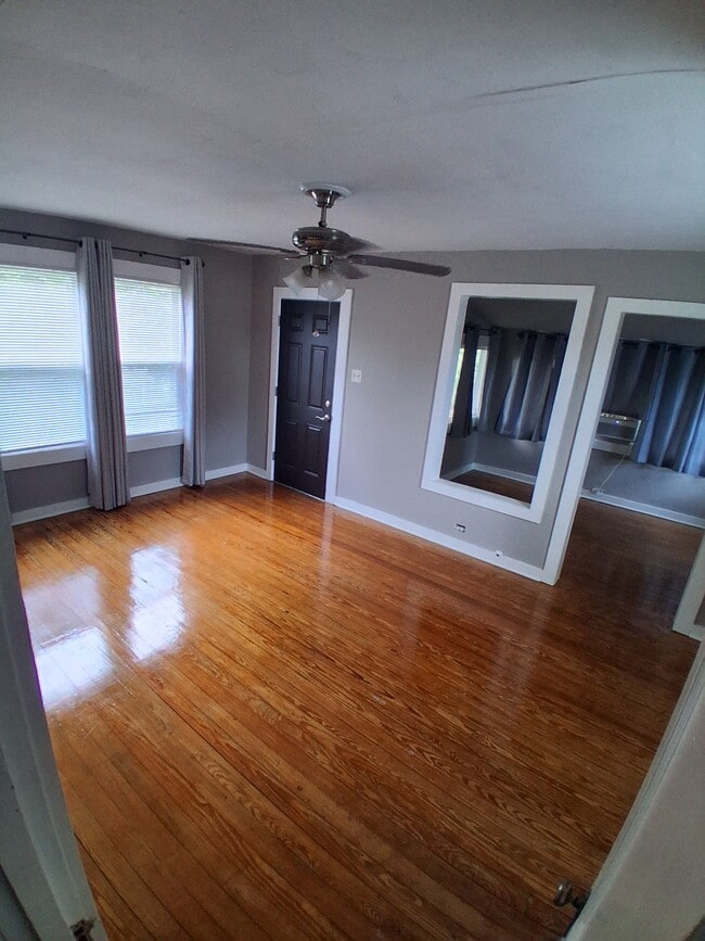 1610 Breeden Ave Unidad Small one bedroom