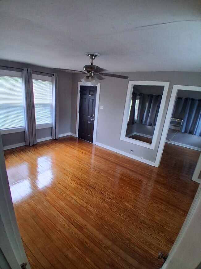 Photo - 1610 Breeden Ave Unit Small one bedroom