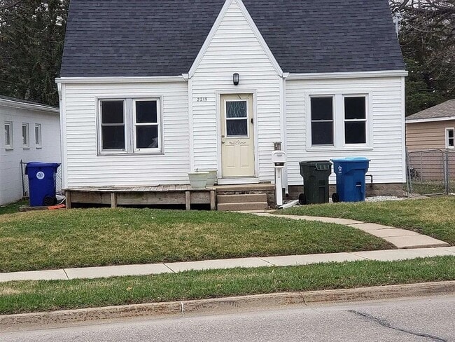 Building Photo - 2215 Falls Ave