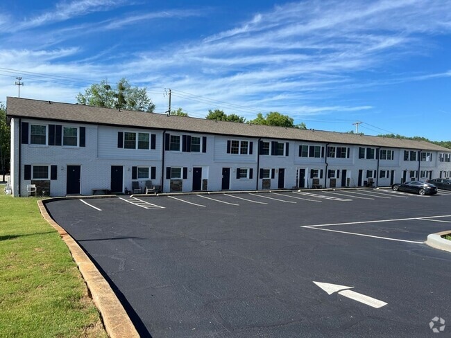 Building Photo - 2 Bed / 2.5 Bath Townhome Near Downtown La...