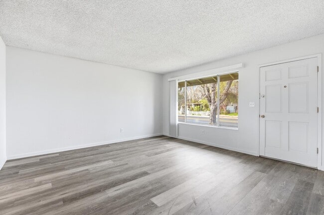 Photo - 1504 Rose Ave