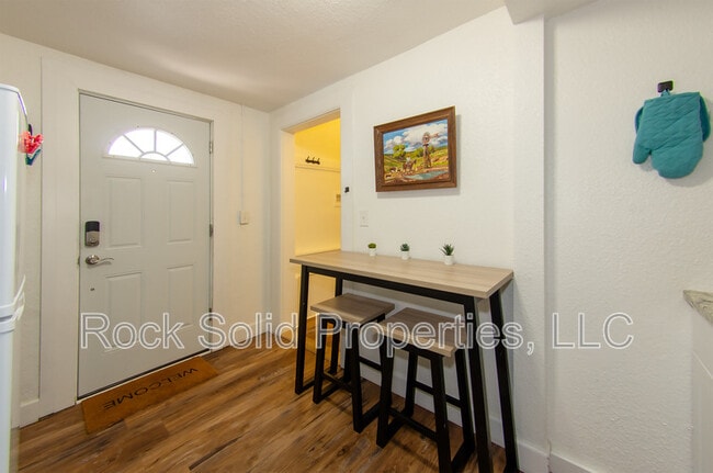 Photo - 516 E 6th St