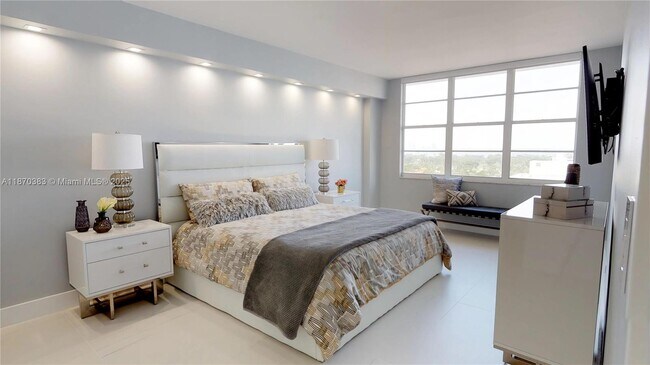 Photo - 5601 Collins Ave Unidad 1225