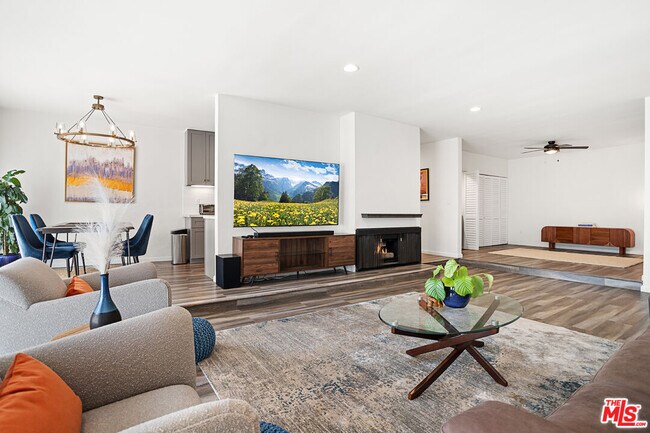 Photo - 11820 Mayfield Ave Condo Unit 105