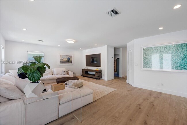 Photo - 930 Stillwater Dr