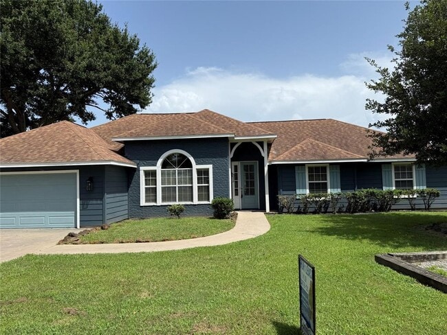 Photo - 210 Bluff Dr House