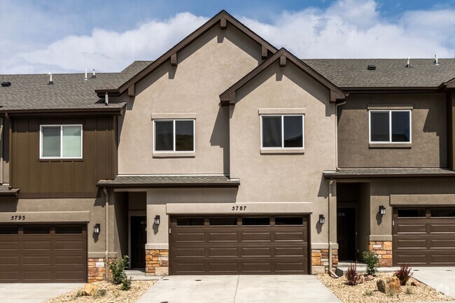 Building Photo - Next to Nature 3 bed Townhouse in Mt. Shadows