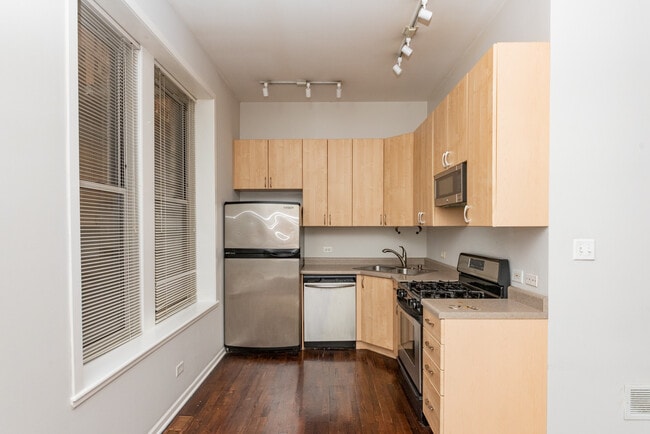 Photo - 2207 W Race Ave Unidad 1