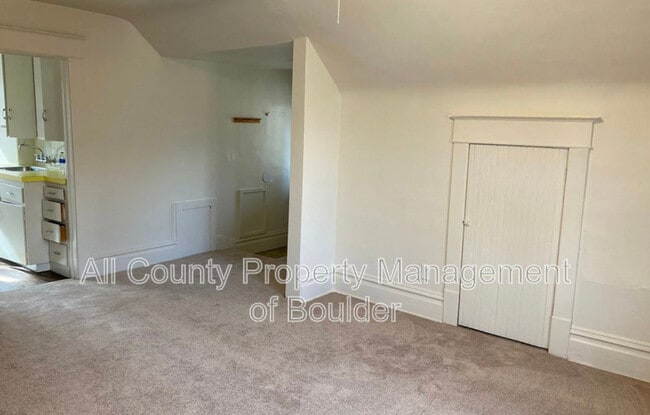 Photo - 1827 Grove St