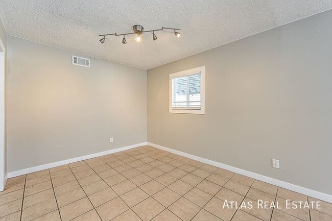 Photo - 916 Victor St