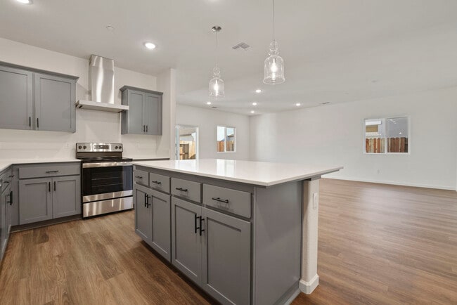 Kitchen - 522 Bedfordshire Dr Unit Main