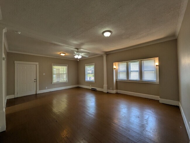Photo - 2 Bedroom Home with hard surface flooring!
