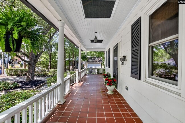 Photo - 512 Carrison St