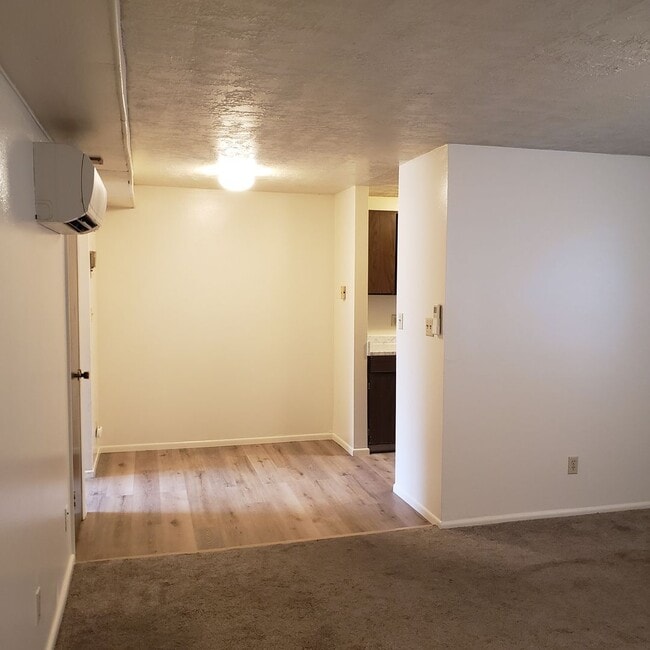 Building Photo - 1B/1B Pet Friendly Apartment South of BYU Unit 109