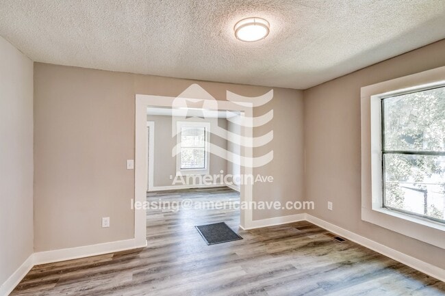 Photo - 633 84th St S