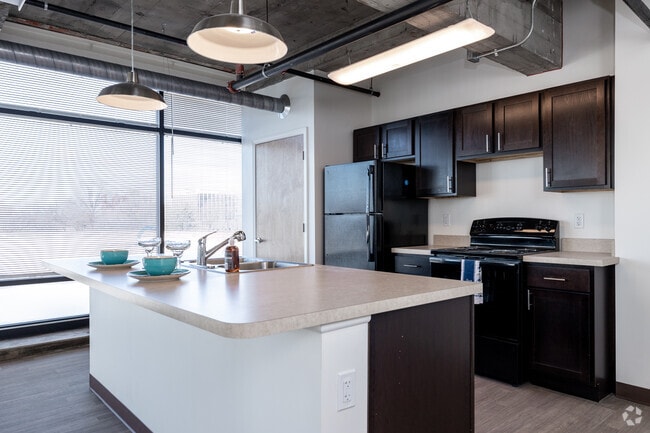 1BR, 1BA - 674SF - Kitchen