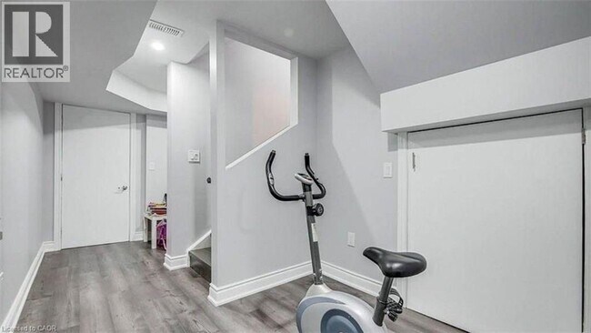 Photo - 180 Belmore Ct