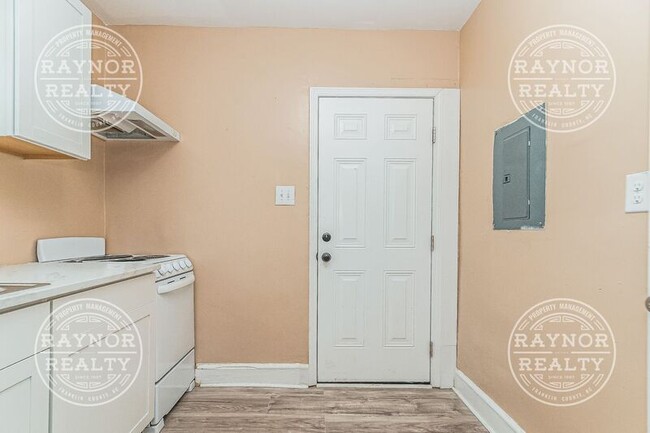 Photo - 643-643 Kenwood Ave